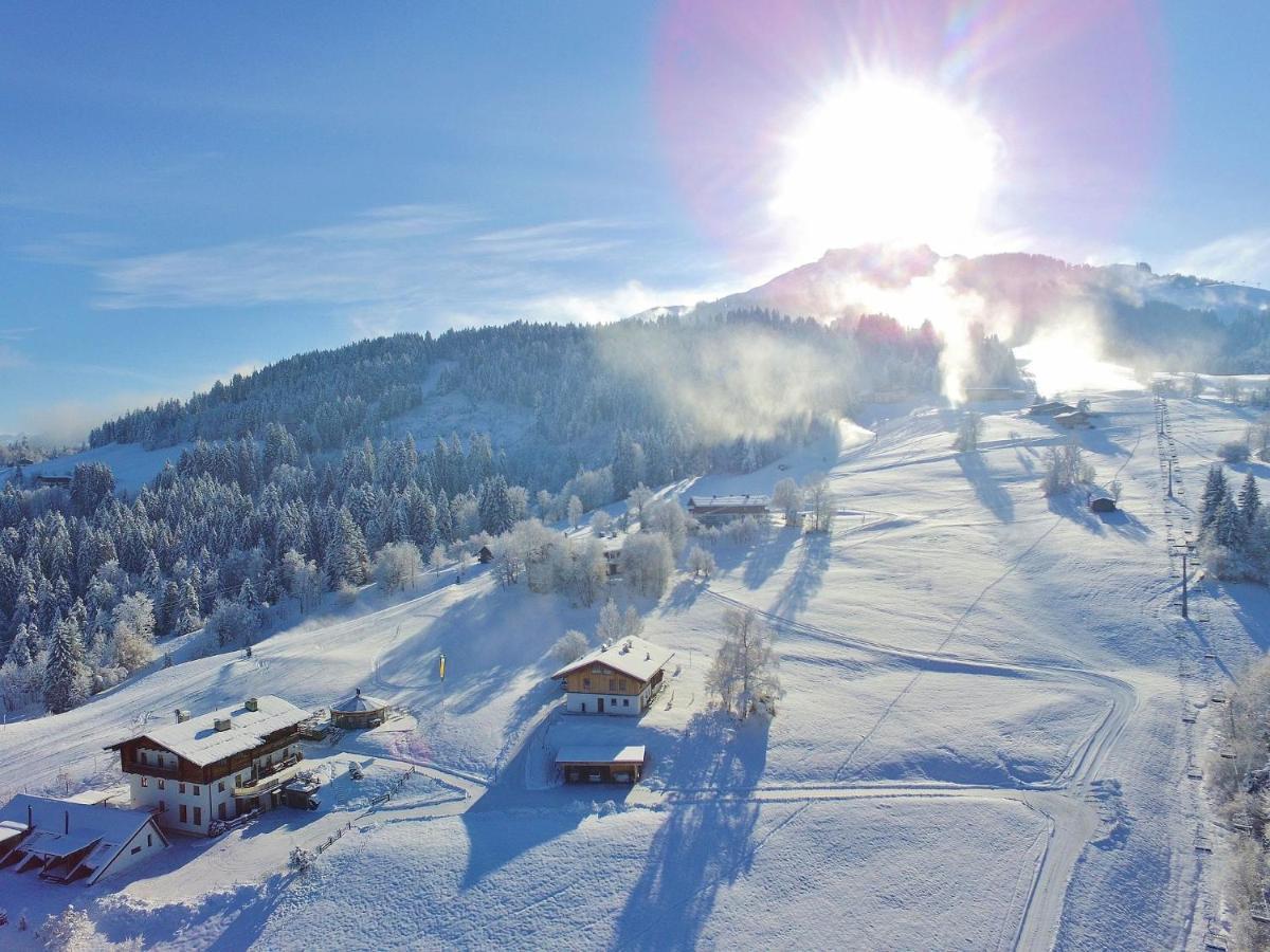 Chalet On The Ski Slope In St Johann In Tyrol Apfeldorf Extérieur photo
